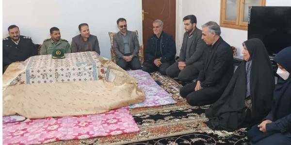 دیدار فرماندار با خانواده معظم شهید علیرضا بهاری