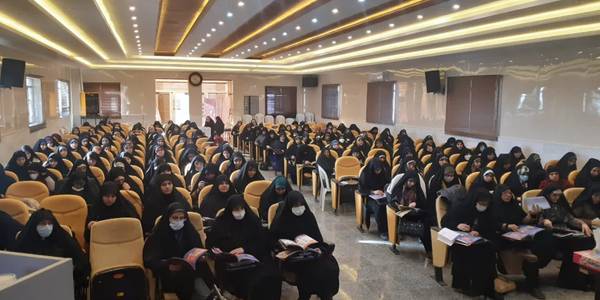 از سوی دفتر امور زنان و خانواده استانداری با مسئولیت اجرایی کارگروه تخصصی زیست عفیفانه برگزار شد، این دوره با حمایت اداره کل فرهنگ و ارشاد اسلامی ، اداره کل تبلیغات اسلام ،سازمان فرهنگی  ورزشی شهرداری  اراک؛ دانشگاه فرهنگیان ، مدیریت حوزه علمیه خواهران اداره کل آموزش و پرورش ، بسیج حامعه زنان  و موسسه فرهنگی  خیبر تهران انجام پذیرفت  . ١٤٠١-١١-١٣