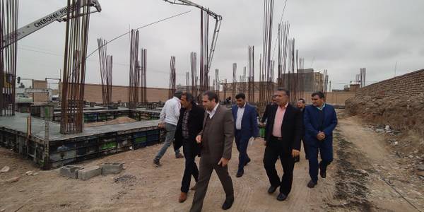 بررسی میدانی مهدی الیاسی، معاون استاندار و فرماندار ویژه شهرستان ساوه از روند ساخت و عملیات عمرانی واحدهای آموزشی متعلق به آموزش و پرورش.