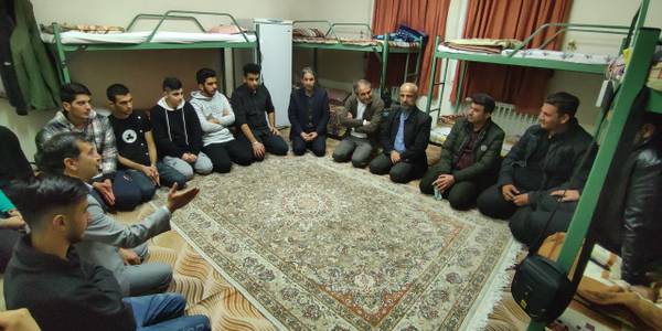 بازدید شبانه ی معاون استاندار و فرماندار ویژه ساوه از خوابگاه دانشجویی