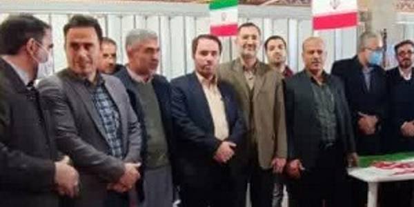 حضور معاونین فرماندار و چند تن از مسئولین ادارات شهرستان در آیین عبادی و سیاسی نماز جمعه شهر شازند به مناسبت دهه مبارک فجر و برگزاری ملاقات مردمی و میز خدمت