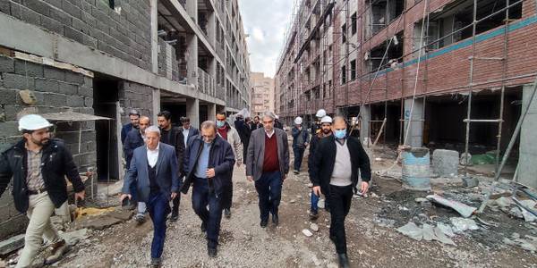 بازدید مصطفی سید هاشمی معاون هماهنگی ستاد اجرایی فرمان حضرت امام (ره) به همراه مخلص الائمه استاندار مرکزی از روند ساخت و میزان پیشرفت پروژه های طرح نهضت ملی مسکن در ساوه