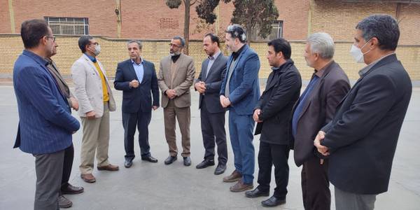 بازدید گودرزی مدیرکل دفتر هماهنگی امور اقتصادی استانداری مرکزی از واحد تولید کننده آرد در شهر صنعتی کاوه