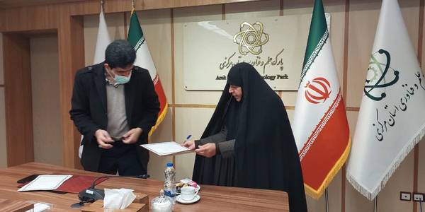 انعقاد تفاهم نامه همکاری فی مابین مدیرکل بانوان استانداری مرکزی و پارک  علم وفناوری استان مرکزی به منظور ایجاد اولین خانه خلاق  بانوان استان مرکزی در محل کانون فرهنگی و اجتماعی اراک ، این تفاهم نامه همکاری به همت  کارگروه  کسب و کار و هیات اندیشه ورز بانوان استان مرکزی در محل پارک علم وفناوری  منعقد شد  . ١٤٠١-١١-١٦