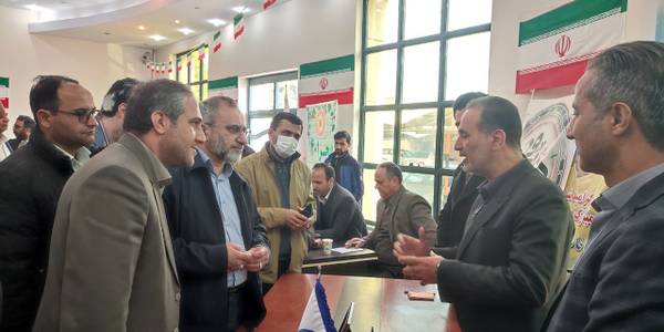 رایحه خدمت در فرمانداری ویژه ساوه - پاسخگویی به درخواست‌های مردم در دیدار چهره به چهره با مردم