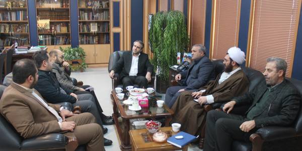 عسگری ، مدیر کل بنیاد مسکن انقلاب اسلامی استان  با مهدی الیاسی معاون استاندار و فرماندار ویژه شهرستان ساوه دیدار و گفتگو کرد.