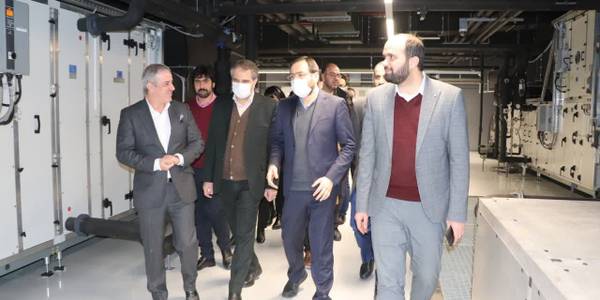 سید حیدر محمدی ، معاون وزیر بهداشت و رئیس سازمان غذا و دارو به همراه مهدی الیاسی معاون استاندار و فرماندار ویژه شهرستان ساوه از شرکت دانش بنیان افق تولید دارو پارس در منطقه ویژه اقتصادی کاوه شهرستان ساوه بازدید کردند و از نزدیک با ظرفیت ها ، پتانسیل و مشکلات این شرکت داروسازی آشنا شدند.