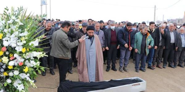 پیکر پاک پدر شهیدان احمد علی و اسداله قمری در شهرستان خمین تشییع شد