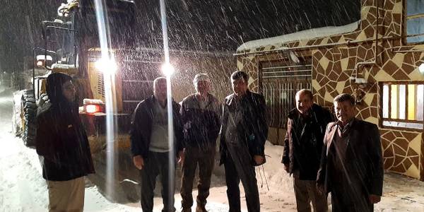 برسی وضعیت محورقره کهریز با حضورآقای هادی فرماندار شهرستان اراک ،  بخشدار مرکزی ، رییس شورای شهرستان و مهندس جمشیدی کارشناس فرمانداری شهرستان اراک