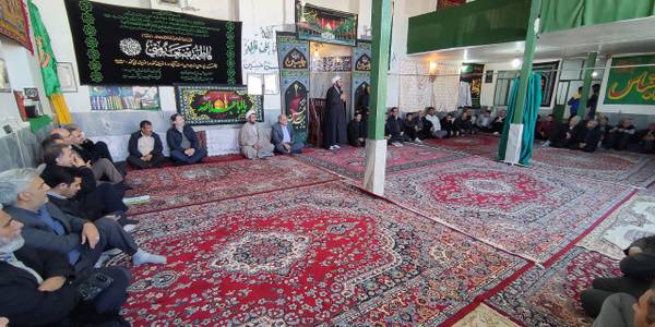 حجت الاسلام سبزی نماینده مردم شهرستان های ساوه و زرندیه به همراه حجت الاسلام دادخواه امام جمعه نوبران، حسنی معاون هماهنگی امور عمرانی فرمانداری، حیدری بخشدار نوبران و برخی از مدیران دستگاه های اجرایی، با حضور در روستاهای خانقاه ، کمال لو ، سنگستان و ینگی قلعه از نزدیک با مشکلات مردم آشنا شدند و تصمیماتی برای حل آنها اتخاذ شد.