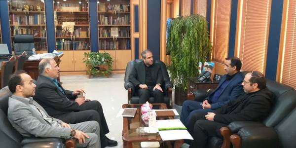 ثامنی ، معاون فرهنگی مدیر کل بنیاد شهید و امور ایثارگران استان با مهدی الیاسی معاون استاندار و فرماندار ویژه شهرستان ساوه دیدار و گفتگو کرد .