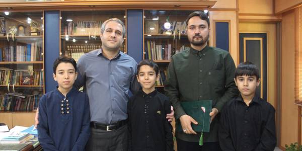 تجلیل از گروه سرود امام زاده حسین (ع)