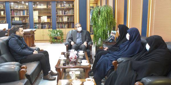 رییس اداره نهضت سواد آموزی ساوه به همراه چند تن از کارکنان آن واحد با مهدی الیاسی معاون استاندار و فرماندار ویژه شهرستان ساوه دیدار و گفتگو کردند.