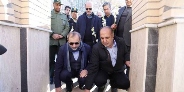 هم‌زمان با پنجمین روز از دهه مبارک فجر انقلاب اسلامی استاندار مرکزی به همراه نماینده مردم تفرش، آشتیان و فراهان در مجلس شورای اسلامی، معاون هماهنگی امور عمرانی استاندار و فرماندار تفرش با حضور در گلزار مطهر شهدای روستای شهراب به مقام شامخ شهدا ادای احترام کردند.