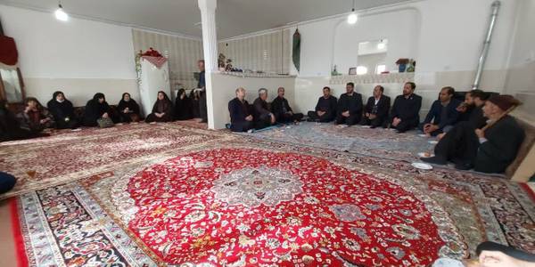 در ششمین روز از دهه مبارک فجر با حضور محمدرضا رضایی فرماندار تفرش،  محسن درودیان بخشدار مرکزی ، مشهدی مشاور  نماینده مردم در مجلس و سایر مسئولین دومین منزل از چهارمین منزل که با مساعدت کمیته امداد امام خمینی ساخته شده است ، در روستای وسمق افتتاح گردید.
در این افتتاح محمدرضا رضایی فرماندار تفرش بیان داشت یکی از ارگان هایی که به برکت انقلاب راه اندازی شد ، اداره کمیته امداد امام خمینی بود که امروز شاهد یک برکت دیگر آن هستیم.