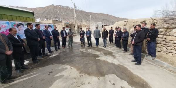 در ششمین روز از دهه مبارک فجر با حضور محمدرضا رضایی فرماندار تفرش ، محسن درودیان بخشدار مرکزی ، مشهدی مشاور  نماینده مردم در مجلس و سایر مسئولین ۳۵۰۰ مترمربع زیر سازی و آسفالت در روستای هفتیان به بهره برداری رسید.
قابل ذکر است میزان اعتباری طرح های افتتاح شده توسط بخشداری شهرستان تفرش در فجر امسال نسبت به سال گذشته بیش از ۱۲۰ درصد افزایش یافته است.