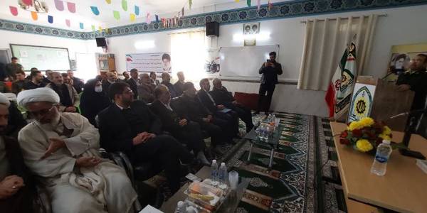 به مناسبت دهه فجر نماز خانه با حضور حجت‌الاسلام والمسلمین اجرائی امام جمعه شهرستان تفرش، مهندس رضایی فرماندار، سرهنگ فراهانی رئیس نیروی انتظامی و با حضور جمعی از مسئولین نماز خانه نیروی انتظامی افتتاح شد.
در این مراسم نماینده ولی فقیه در شهرستان گفت: همین نماز خانه ها و مساجد پایگاه فعالیت های مردم در زمان انقلاب و جنگ بود و باید با حضور پررنگ در مراسمات مذهبی و نمازها، روحیه انقلابی در بین کارکنان ترویج بیابد.