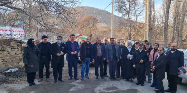 به مناسبت دهه مبارک فجر و با حضور رضایی فرماندار، اجرایی امام جمعه، درودیان بخشدار مرکزی، مشهدی مشاور نماینده مردم و جمعی دیگر از مسئولین پروژه بازسازی خانه بهداشت روستای تراران بالا به بهره برداری رسید.