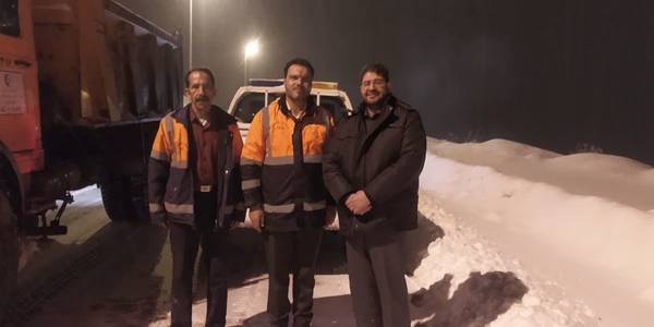 حضور وبازدیدمیدانی فرماندار شهرستان تفرش به اتفاق رئیس اداره راهداری شهرستان از وضعیت جاده های شهرستان وگردنه نقره کمر وگیان دوشنبه ۲۴بهمن ساعت ۱بامداد