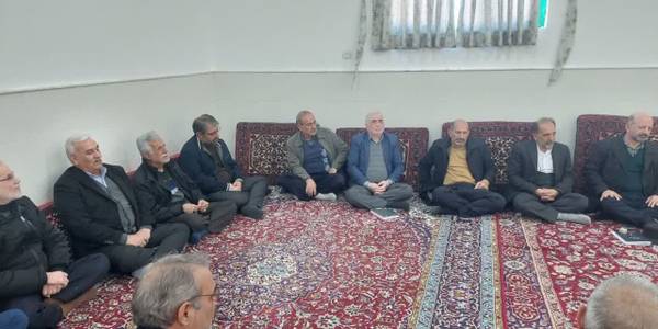 عصر امروز رضایی فرماندار، درودیان بخشدار مرکزی، مشهدی مشاور نماینده مردم در مجلس شورای اسلامی و جمعی از مدیران شهرستان با حضور در روستای حشه ضمن دیدار با اهالی روستا،  از نزدیک مسائل این روستا را بررسی نمودند و در این خصوص تصمیمات لازم اتخاذ گردید.