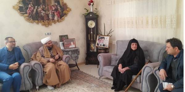 تجلیل از مادران شهدا در شهرستان کمیجان