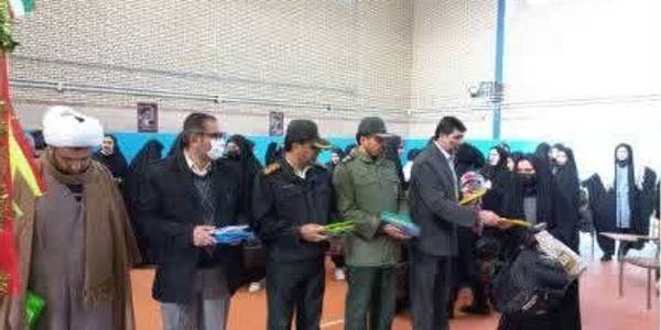 مراسم بدرقه کاروان راهيان نور  دانش آموزان دختر دوره متوسطه دوم  شهرستان کمیجان برگزار گرديد