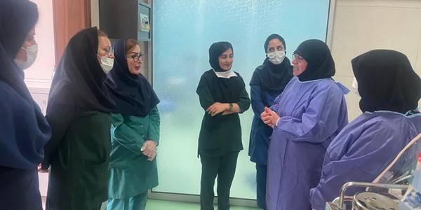 بازدید سرکارخانم مفتح زاده مدیرکل بانوان استانداری مرکزی از کلینیک ناباروری رستاک در بیمارستان سینا و بررسی وضعیت و چالشهای روبروی این مرکز و به همراه مسئول ستاد مردمی جمعیت و کارشناس جمعیت دفتر و  نیز  طرح های  پیشنهادی  رئیس  کلینیک رستاک  که تاثیر  خوبی در  هم افزایی دستگاه هایی مثل بهزیستی و کمیته امداد و آموزش و پرورش مورد  مطالعه قرارگرفت و برای حضور درجلسه ستاد جمعیت از ایشان دعوت به  عمل  آمد  .  ١٤٠١-١١-٢٣