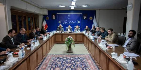 ستاد تنظیم بازار استان 

سیزدهمین جلسه اقدام مشترک تنظیم بازار استان به ریاست استاندار مرکزی و با حضور معاون هماهنگی امور اقتصادی استاندار، فرمانداران، مدیرکل دفتر هماهنگی امور اقتصادی ، مدیران و اعضای مربوطه برگزار شد.
در این جلسه وضعیت و نرخ کالاهای اساسی در استان بررسی و تصمیمات لازم در خصوص بازار شب عید و نظارت بر قیمت‌ها اخذ شد.

سه‌شنبه ۲ اسفند ۱۴۰۱