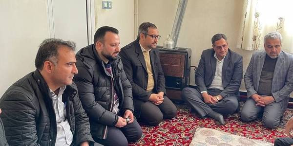 دیدار مسئولین شهرستان با احدی از مددجویان بهزیستی در روستای اسفندان