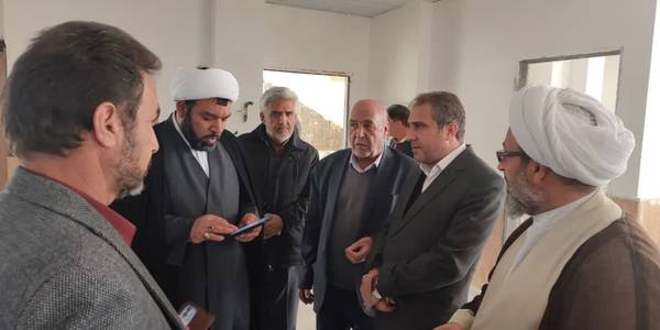 مهدی الیاسی معاون استاندار و فرماندار ویژه شهرستان ساوه به همراه حجت الاسلام سبزی نماینده مردم شهرستان های ساوه و زرندیه در مجلس شورای اسلامی ، حجت الاسلام سلطانی امام جمعه غرق آباد ، حیدری بخشدار نوبران و جمعی از مدیران دستگاه های اجرایی با حضور در جمع مردم روستای بالقلو از نزدیک با مشکلات مردم آشنا شدند و دستورات لازم برای رفع آنها را صادر کردند.