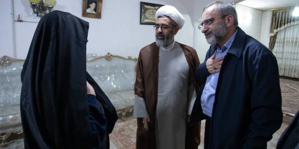 دیدار با خانواده شهید احمد کشوری‌نیا شهید راه مبارزه با قاچاق کالا و ارز در شهرستان خرم‌آباد