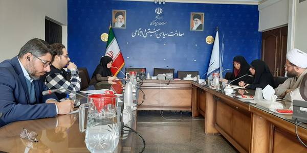 جلسه هماهنگی برگزاری کنگره زنان تاثیر گذار استان با حضور اعضای کمیته اجرایی این کنگره در محل سالن طبقه سوم  استانداری برگزار گردید .گزارش  اقدامات انجام شده توسط  دبیرخانه و مجری طرح  و بیان انتظارات از اعضای  حاضر در جلسه برای مشارکت در  برگزاری  کنگره از  مهمترین موارد مطرح شده  در این  جلسه بود  . ١٤٠١-١٢-٠٦