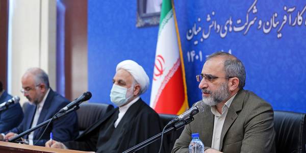 استاندار: صنایع مادر استان مرکزی آسیب دیده است