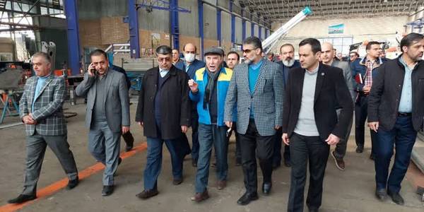 در ادامه حضور مدیرعامل ایران خودرو دیزل در اراک صورت گرفت: مدیرعامل ایران خودرو دیزل،نایب رئیس کمیسیون صنایع و معادن مجلس شورای اسلامی،معاون هماهنگی امور اقتصادی استانداری مرکزی و معاونین اداره کل صمت استان با حضور در شرکت لجور از توانمندی های این شرکت در تولید انواع بالابر بازدید نمودند.در این بازدید مدیران عامل شرکت های معرفی محصولات تولیدی شرکت پرداختند.

پنج شنبه ۴ اسفند ماه ۱۴۰۱