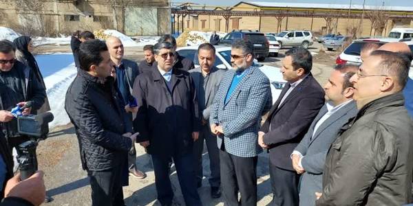 بازدید مدیرعامل ایران خودرو دیزل از واحدهای تولیدی استان مرکزی:مدیرعامل ایران خودرو دیزل که به استان مرکزی سفر کرده بود به همراه نایب رئیس کمیسیون صنایع و معادن مجلس شورای اسلامی،معاون هماهنگی امور اقتصادی استانداری مرکزی و معاونین اداره  کل صمت استان مرکزی از شرکت حنیفرام تولید کننده بونکر و مخازن فلزی حمل و نقل سیمان و مایعات در اراک بازدید نمودند. در این بازدید شرکت نویان فرداد نیز مورد بازدید مدیران ایران خودرو دیزل قرار گرفت.

پنج شنبه ۴ اسفند ماه ۱۴۰۱