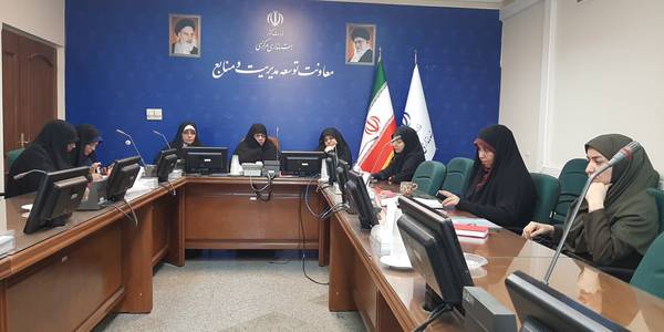 نشست کارگروه های زیست عفیفانه سراسر کشور و حضور مفتح زاده مدیر کل امور زنان و خانواده و اعضای کارگروه زیست عفیفانه استان دراین نشست از طریق  ویدئو کنفرانس با سرفصل هایی از این قیبل ١- تحلیل  وضعیت حجاب  در کشور ٢- نقد و بررسی راهکارهای موجودو... بررسی موانع و راهکارهای  اجرای عملیات ملی درحوزه جهاد تبیین و امر به معروف و نهی از منکر  و  بررسی چالش های عملیات توسط  مجموعه های  مردمی در کف میدان . ١٤٠١-١٢-٠٨