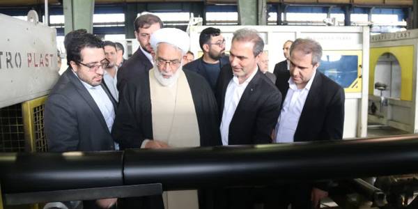 بازدید حجت الاسلام والمسلمین منتظری دادستان کل کشور از دو واحد تولید کننده انواع قوطی های نوشیدنی و انواع لوله در شهر صنعتی کاوه