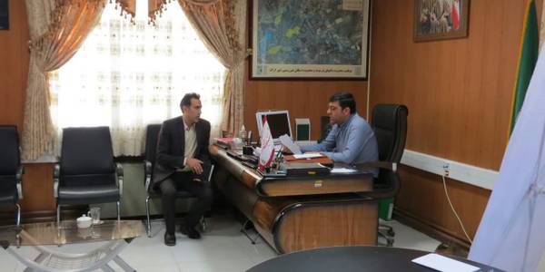 حضور رضایی مدیر منابع طبیعی شهرستان اراک در دفتر فرماندار  ودیدار با هادی فرماندار اراک وبحث وتبادل نظر وهمچنین  برنامه ریزی جهت روز درختکاری وهفته منابع طبیعی در سطح شهرستان اراک