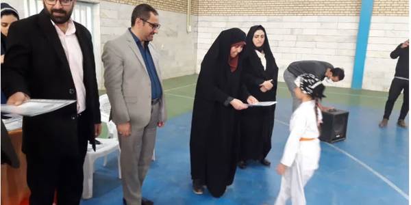 تقدیر از مقام های برتر کاراته کیوکوشین شین رزم ذوالفقار بانوان گرامیداشت هفته جوان