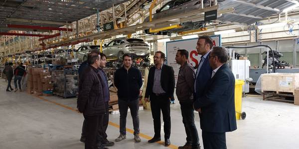 بازدید دکتر اتابکی دبیر کمیسیون مبارزه با قاچاق کالا و ارز استان از واحد تولید خودروهای سبک و سنگین خمین