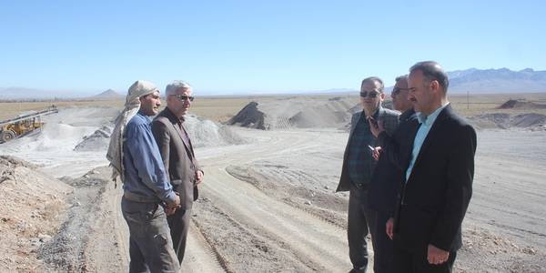 فرماندار از واحدهای تولید شن و ماسه و آجر در شهرستان خمین بازدید کرد