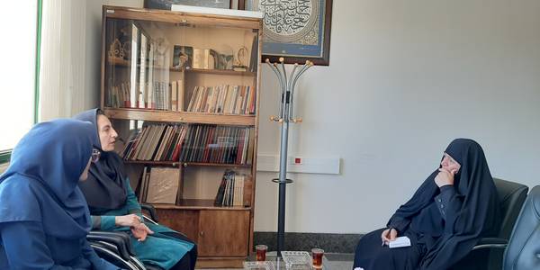 نشست سرکارخانم مفتح زاده مدیر کل دفترامور زنان وخانواده استانداری با خانم جوکار ازموسسه بانو مجتهده امین و پیام نور درخصوص جمعیت و ازدواج و نحوه  همکاری با دفترامورزنان و خانواده برگزار گردید .  ١٤٠١-١٢-٢١