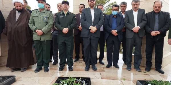 محمد رضا رضایی فرماندار شهرستان تفرش به همراه سرهنگ فراهانی، سرهنگ پاسدار هاشمی و جمعی از مسئولین به منظور پاسداشت روز شهدا به مزار شهدای گمنام رفت و با قرائت فاتحه و اهدای گل به مقام شامخ شهدا احترام گذاشت.
