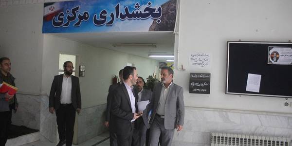 مدیر کل دفتر سیاسی ، انتخابات و تقسیمات کشوری استانداری از بخشداریهای مرکزی و کمره خمین بازدید کرد