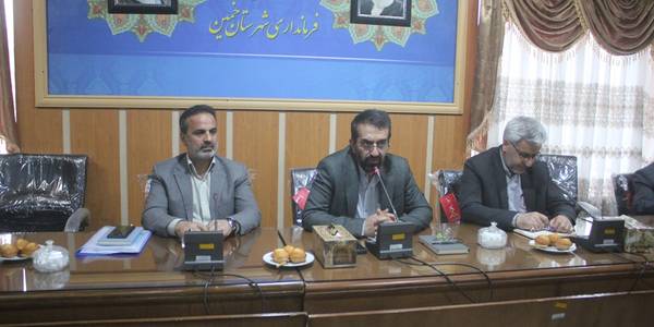 نشست هم اندیشی معاون سیاسی ، امنیتی و اجتماعی استاندار با فعالین سیاسی و معتمدین شهرستان خمین برگزار شد