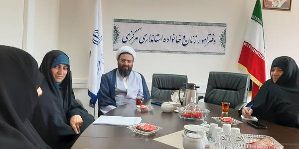 به ریاست سرکار خانم مفتح زاده مدیرکل امور زنان و خانواده استانداری مرکزی جلسه جبهه جمعیتی با حضور حجت الاسلام تاج آبادی دبیر جبهه  فرهنگی انقلاب اسلامی  و دبیر مجمع فعالان جمعیت استان در خصوص مسائل حوزه  جمعیتی درمحل دفتر امور زنان و خانواده برگزار گردید .  ١٤٠١-١٢-٢٢