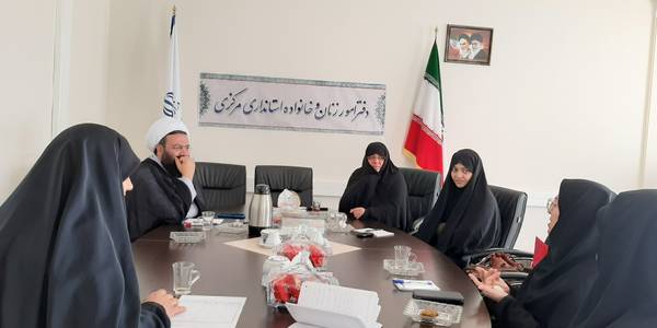 به ریاست سرکار خانم مفتح زاده مدیر کل دفترامور زنان وخانواده استانداری جلسه تبیین وظایف اتاق جمعیت و اتاق حمایت  ستاد مردمی جمعیت با حضور حجت الاسلام تاج آبادی دبیر جبهه فرهنگی انقلاب اسلامی و دبیر مجمع فعالان جمعیت استان و کارشناسان دفتر و علوم پزشکی در محل دفتر امور زنان و خانواده استانداری برگزار گردید.  ١٤٠١-١٢-٢٤