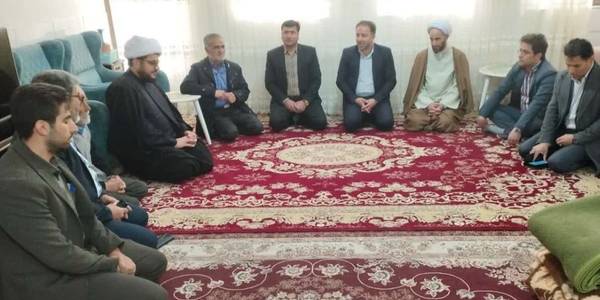 دیدار فرماندارشهرستان خنداب باخانواده معظم " شهید والامقام ذولفعلی اکبری "