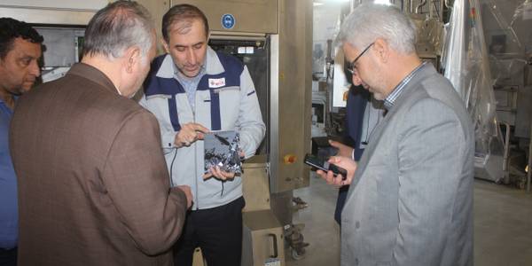 معاون هماهنگی امور عمرانی استانداری مرکزی از شرکت مانا انرژی پاک شهرستان خمین بازدید کرد