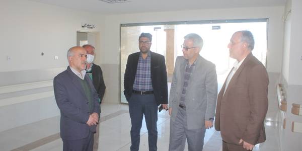 معاون هماهنگی امور عمرانی استانداری مرکزی از بیمارستان 144 تختخوابی خمین بازدید کرد